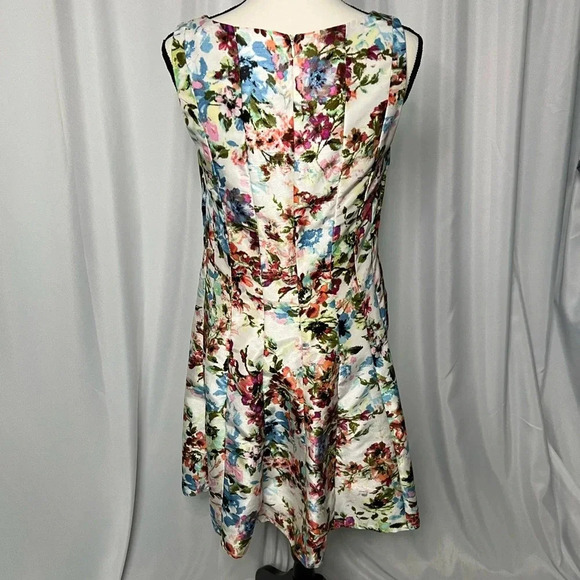 Madison Leigh Floral Pleated V-neck Swing Dress - size 6/8 - Picture 5 of 15